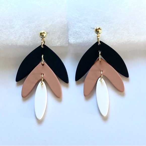 Jewelry - Black Brown & White Neutral Chevron Gold Toned Stud Earrings